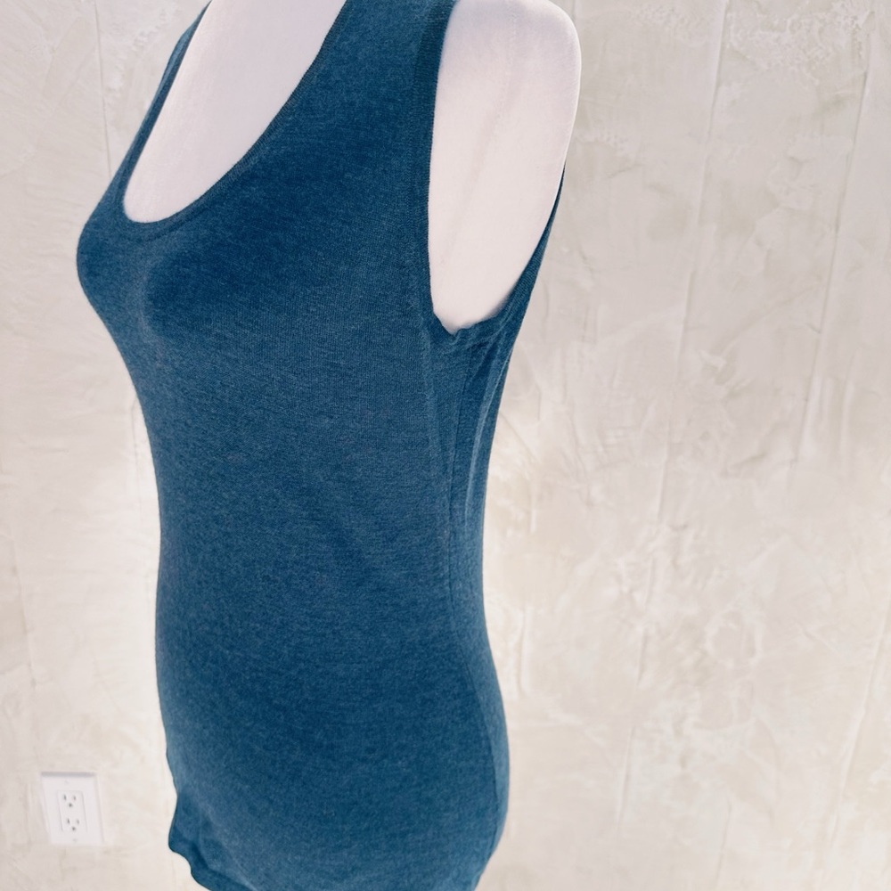 NWT Neiman Marcus 100% Cashmere Collection Navy Sleeveless Tank - Picture 2 of 5